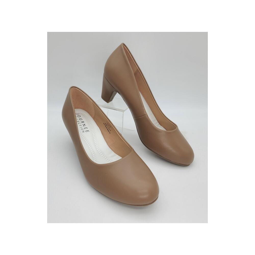 Journee Collection Women 8 Chestnut Luu-m Comfort Insole Round Toe Heel Pumps